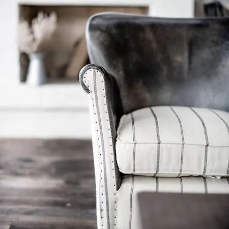 Award-winning On Thun- New בית נופש תון