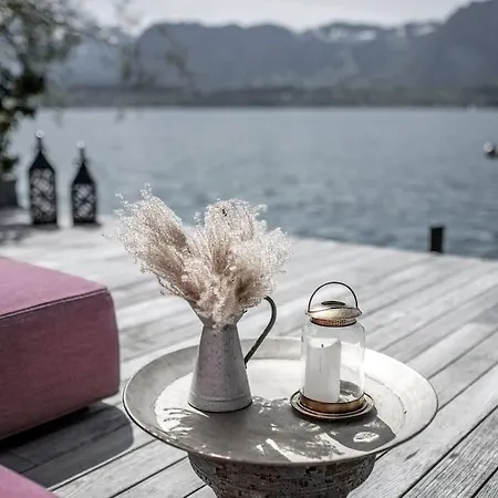 Award-winning On Thun- New