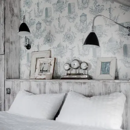 Award-winning On Thun- New *