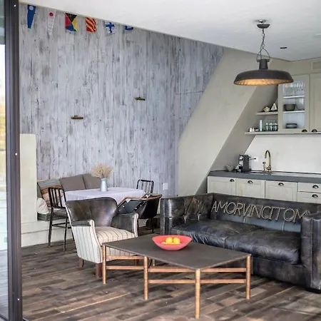 Award-winning On Thun- New *